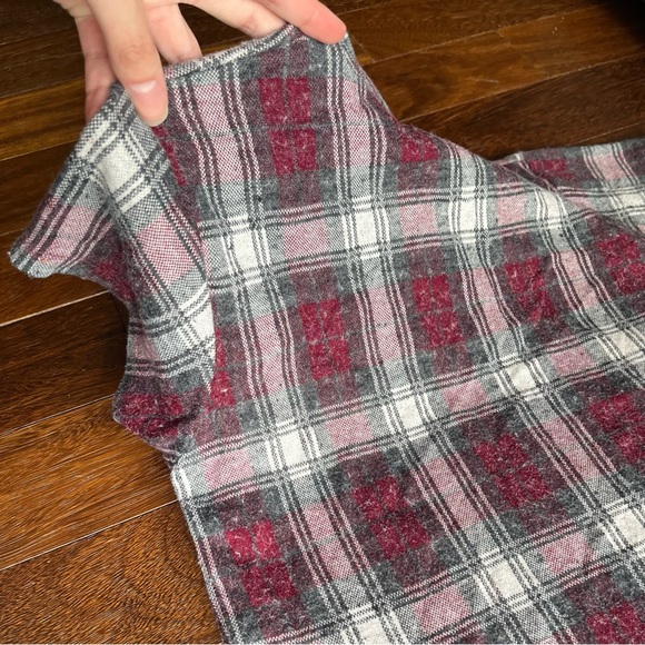 🌟2/$14🌟 Brandy Melville plaid textured grunge cropped t-shirt - Picture 8 of 8